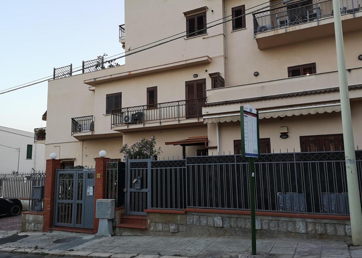 La Casetta Della Musica Mondello Bagian luar foto